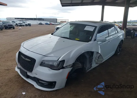 2017 Chrysler 300 300S Alloy Edition z USA, uszkodzony, nr VIN 2C3CCABG9HH668797